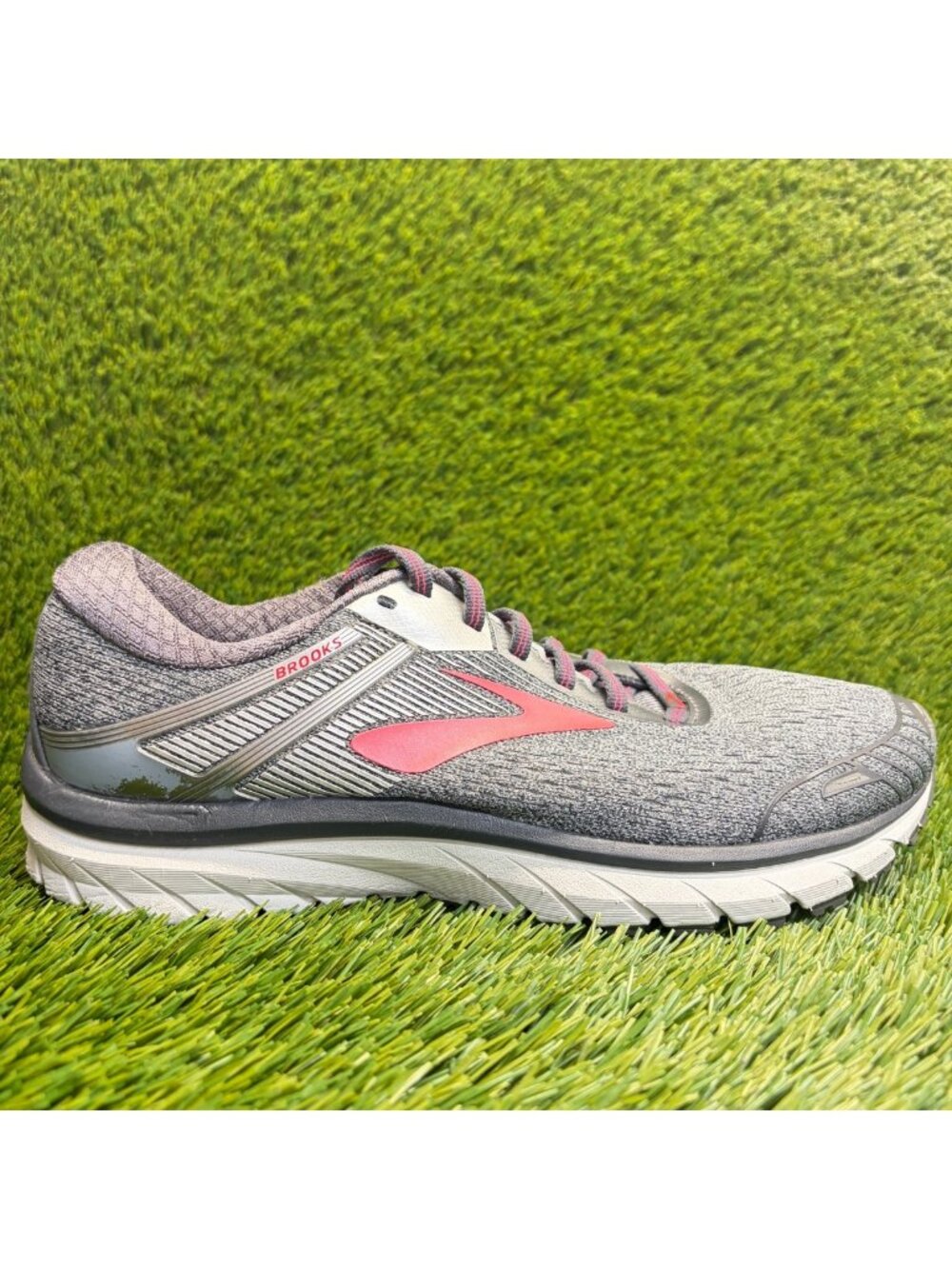Brooks Adrenaline GTS 18 Womens Size 10 Gray Athletic Running Shoes Sneakers